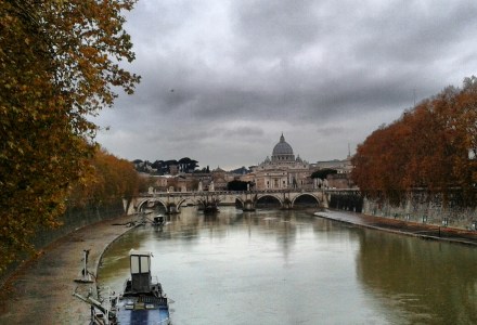 Vista dal Ponte Umberto I a Roma il 14 dicembre 2012.