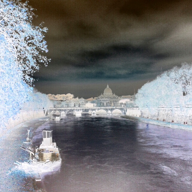 Vista dal Ponte Umberto I a Roma il 21 dicembre 2012, il giorno della fine del mondo