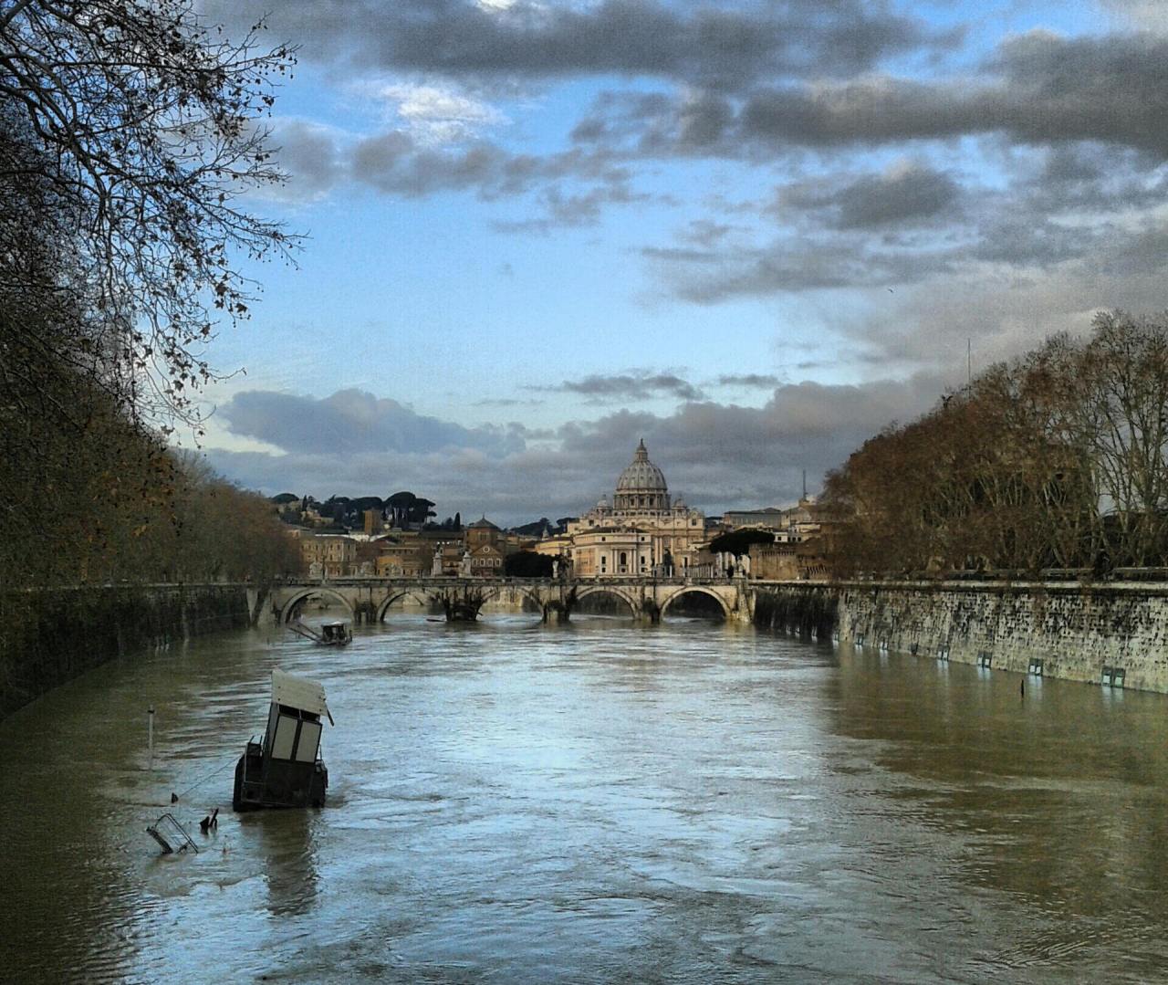 Vista dal Ponte Umberto Primo a Roma il 17 gennaio 2013