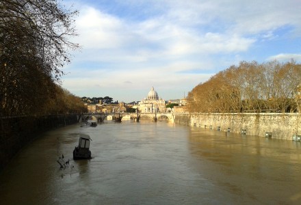 Vista dal Ponte Umberto I a Roma il 18 gennaio 2013