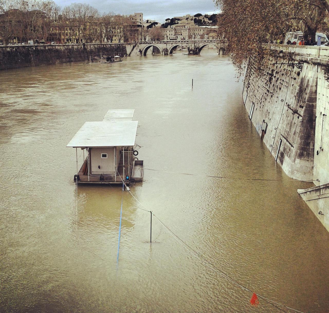La barca sul Tevere